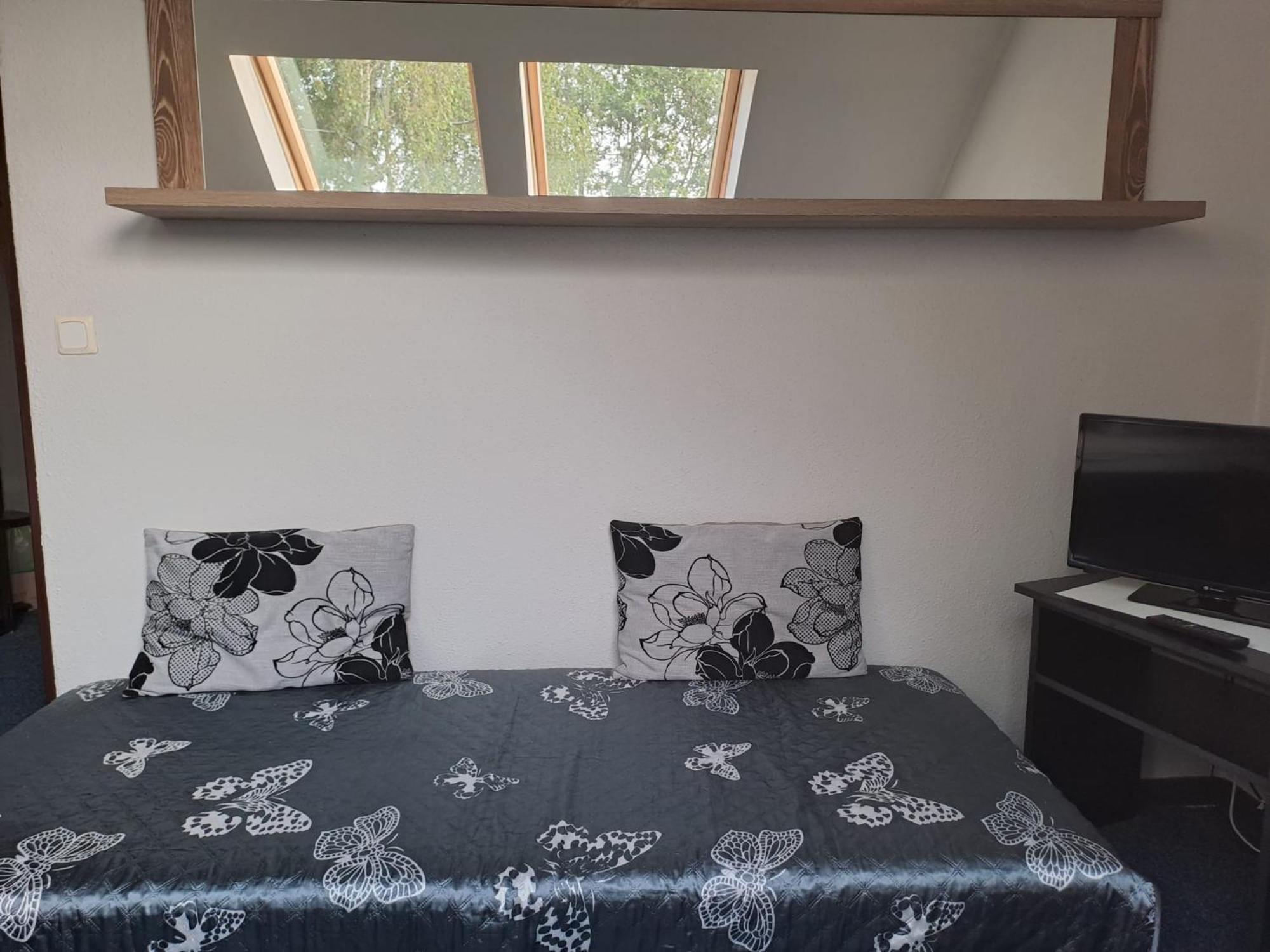 Hotel Kamenny Vrch Chomutov Esterno foto