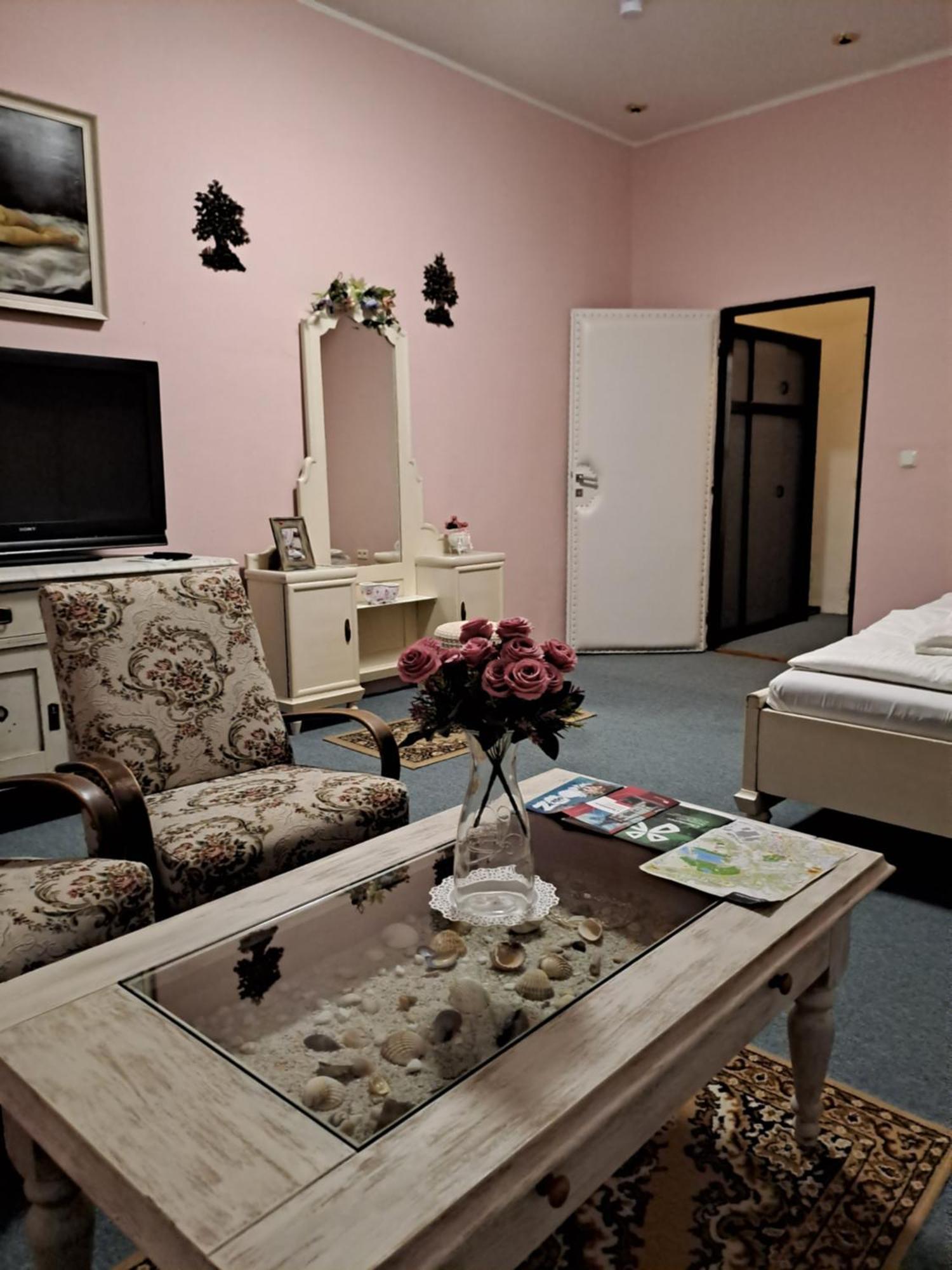 Hotel Kamenny Vrch Chomutov Camera foto
