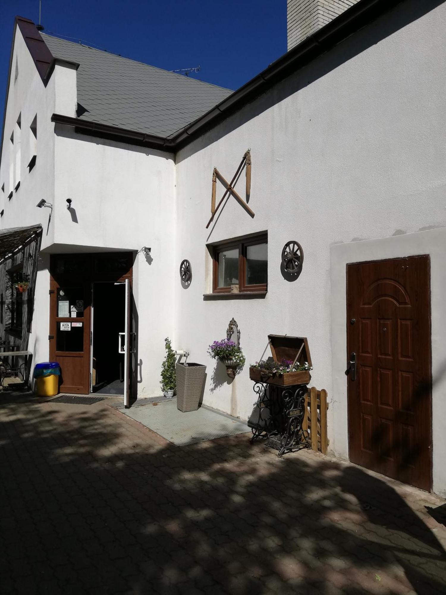 Hotel Kamenny Vrch Chomutov Esterno foto