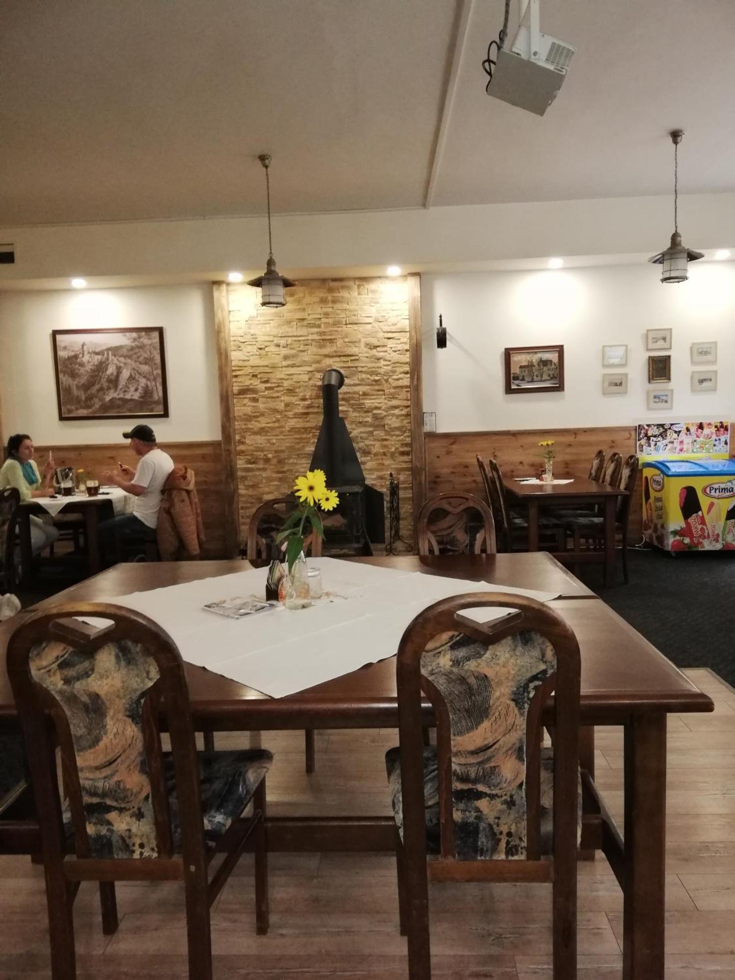 Hotel Kamenny Vrch Chomutov Esterno foto