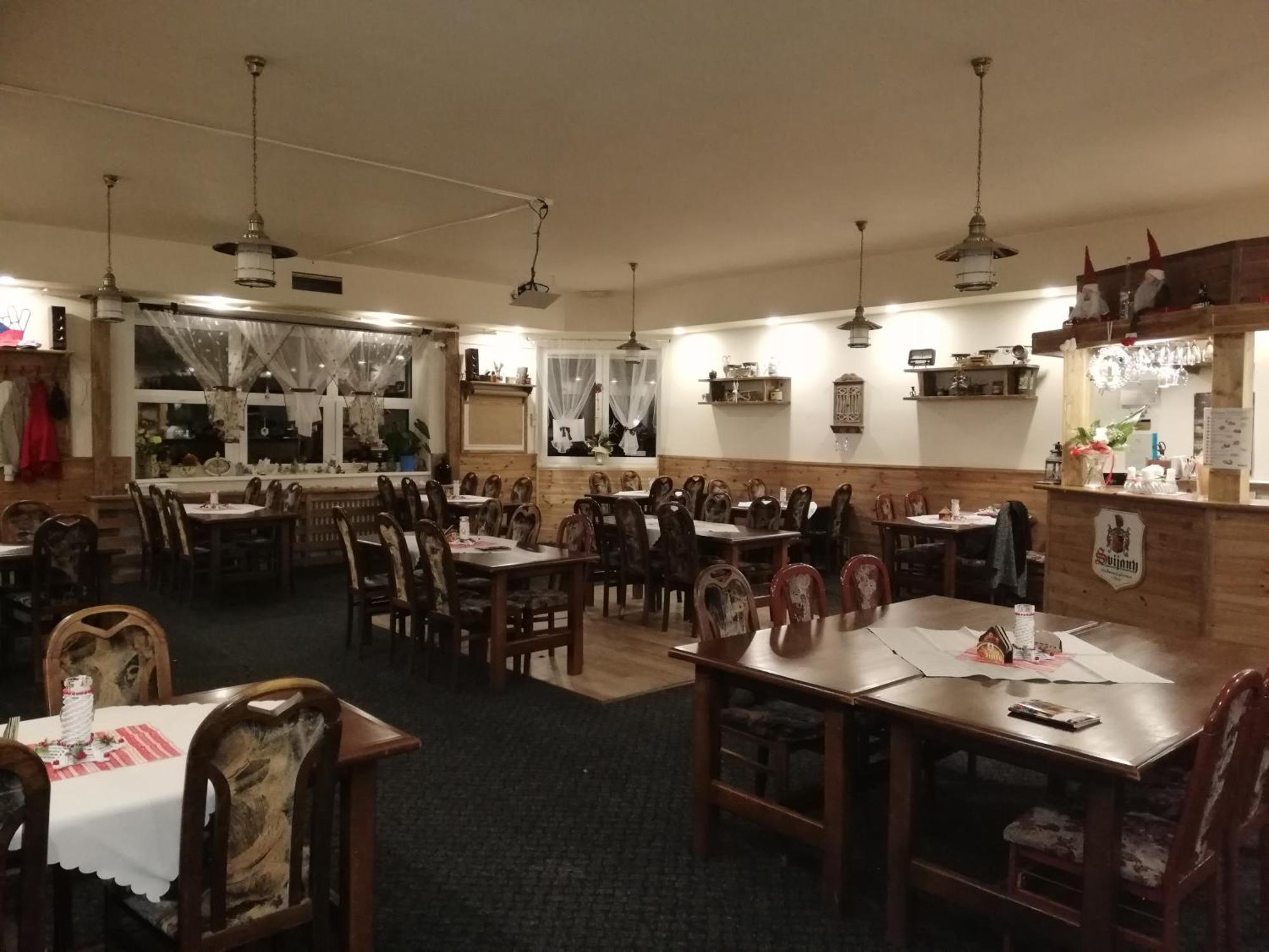 Hotel Kamenny Vrch Chomutov Esterno foto